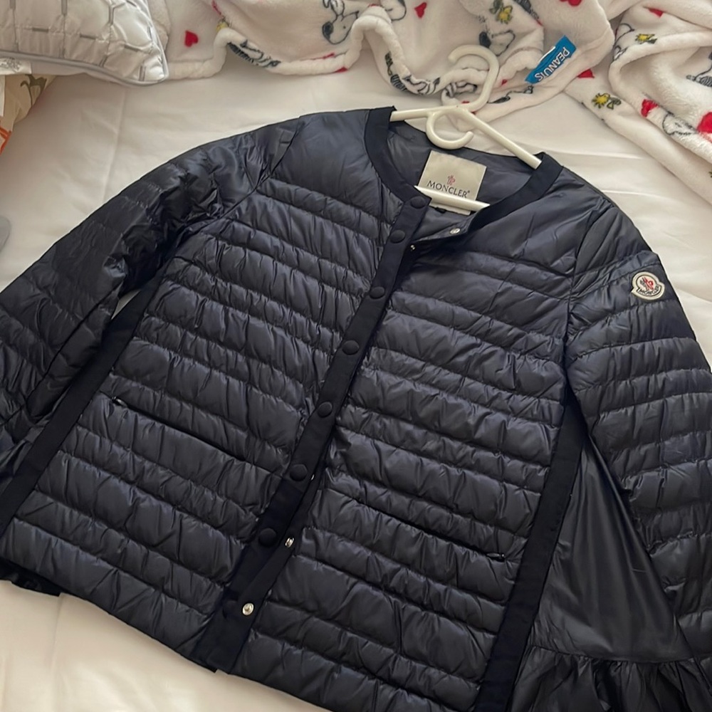 Beautiful Moncler XS, with ruffles on the side, bough in Europe great for fall.
